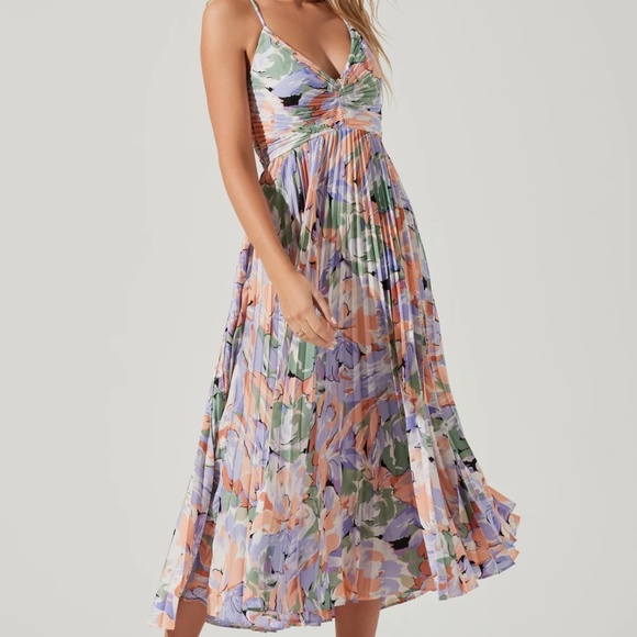 LIKE NEW ASTR the Label Blythe Floral Plisse Midi Dress - Picture 4 of 8